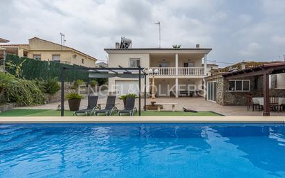 Vista exterior de Casa o xalet en venda en Alginet amb Aire condicionat, Terrassa i Piscina