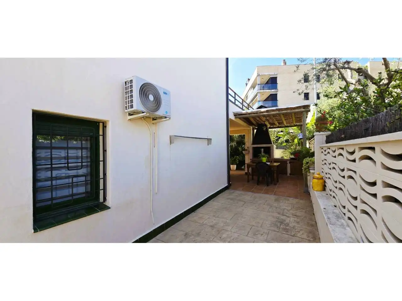 Vista exterior de Casa o xalet en venda en Torredembarra amb Aire condicionat, Calefacció i Jardí privat