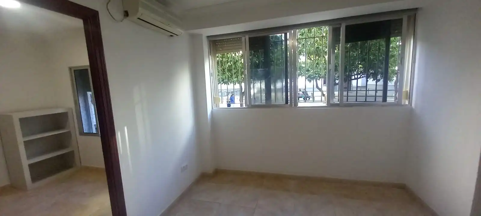 Dormitori de Pis en venda en Dos Hermanas amb Aire condicionat