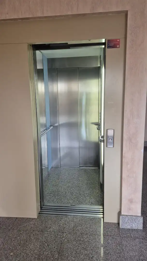 Aparcament amb ascensor en venda a Avenida Olimpia 15, imagen 3
