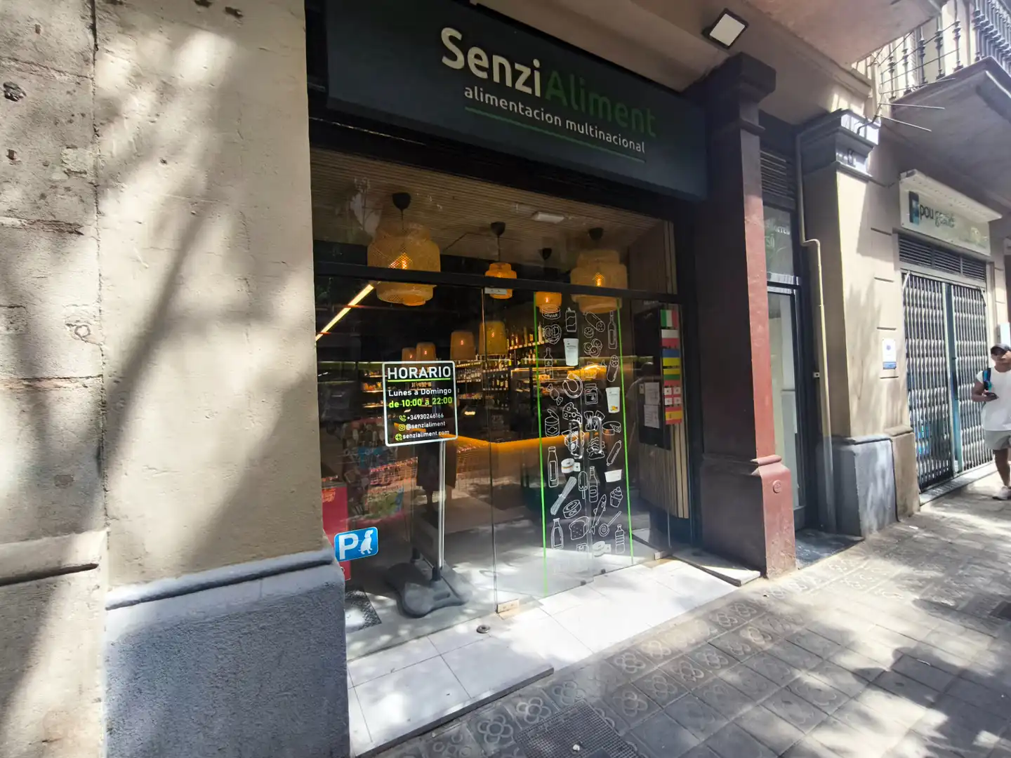Local en traspas en Barcelona amb Aire condicionat i Moblat