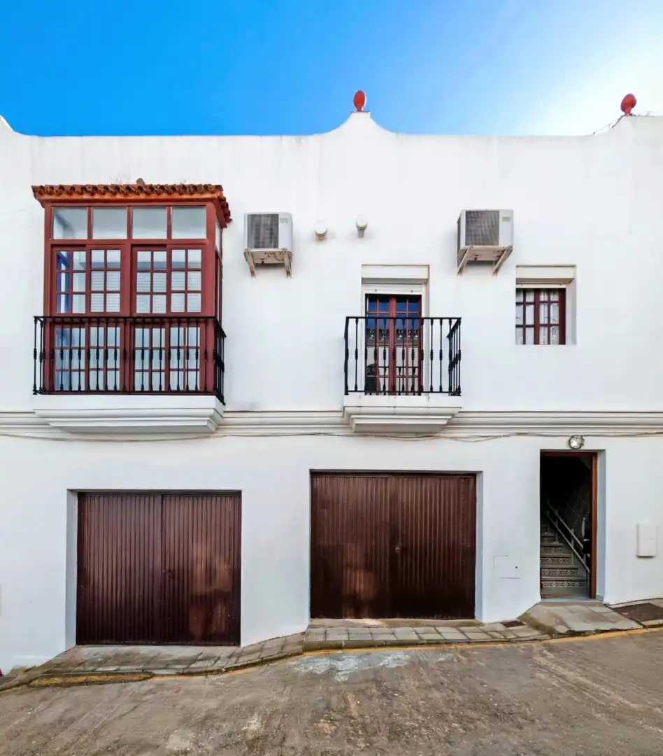 Vista exterior de Casa o xalet en venda en Vejer de la Frontera amb Aire condicionat, Terrassa i Moblat