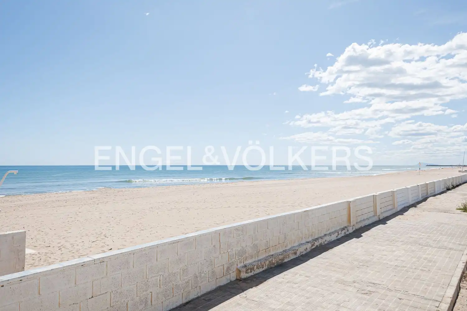 Vista exterior de Pis de lloguer en Valencia amb Calefacció, Terrassa i Piscina