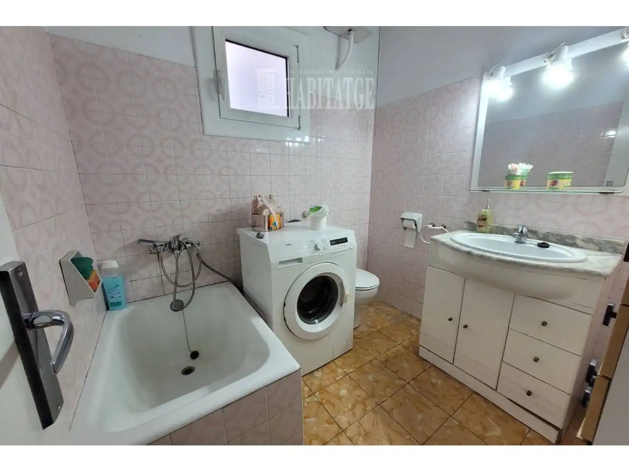 Baño de Piso en venta en Torelló con Calefacción, Trastero y Balcón