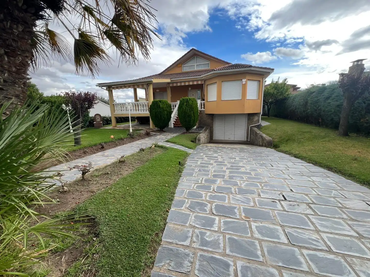 Exterior view of Houses for sale in Pepino  with Air Conditioner, Heating and Private garden