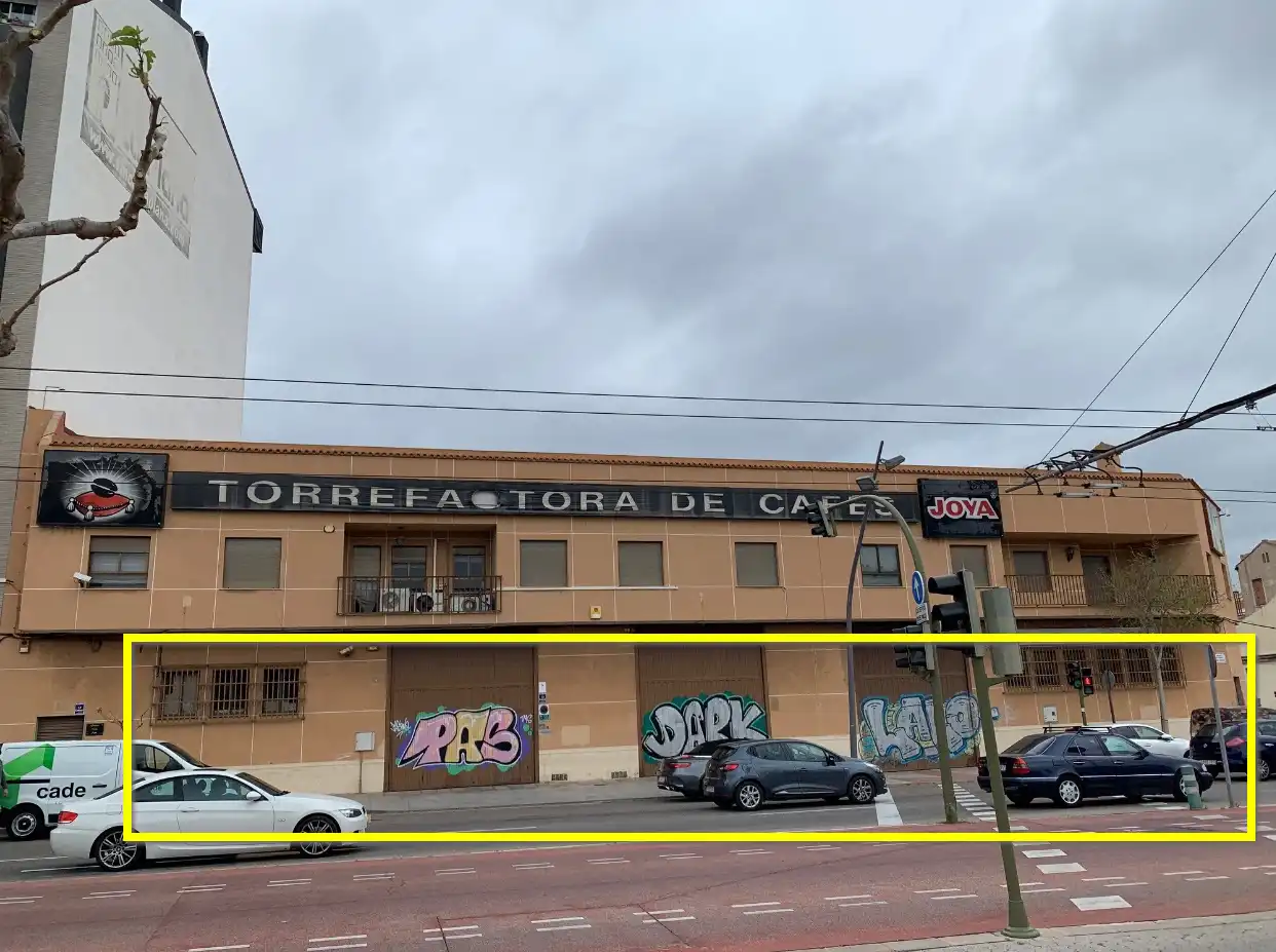 Local comercial de lloguer a Passeig de Morella 78