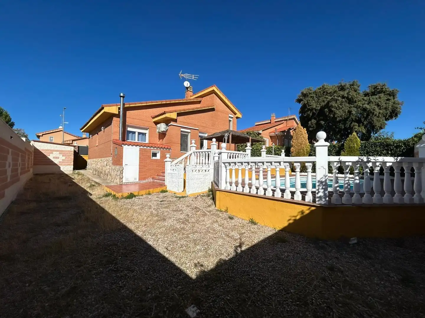 Vista exterior de Casa o chalet en venta en Pioz con Piscina