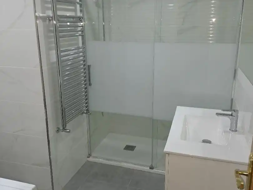 Badezimmer von Wohnung zur Miete in  Madrid Capital