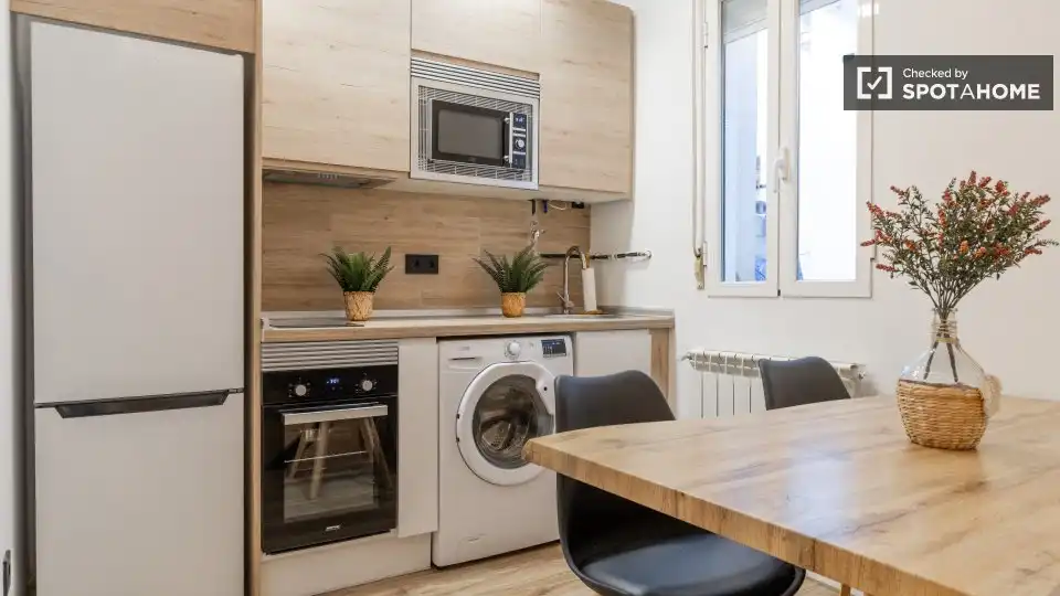 Kitchen of Flat for rent in Madrid  with Air Conditioner, Heating and Furnished