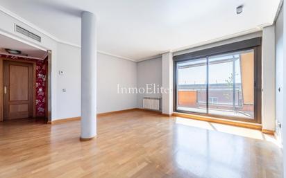 Vista exterior de Àtic en venda en Las Rozas de Madrid amb Aire condicionat, Calefacció i Parquet