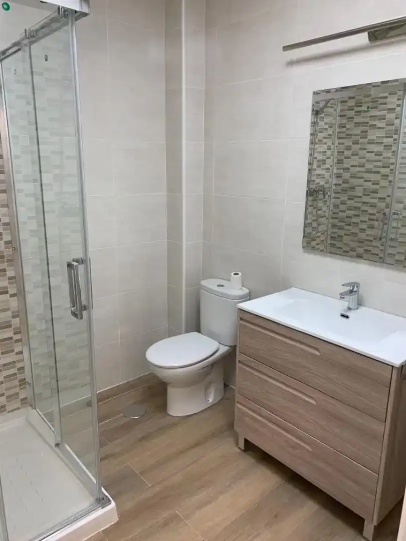 Bathroom of Flat for rent in Guadalupe  with Air Conditioner, Furnished and Oven