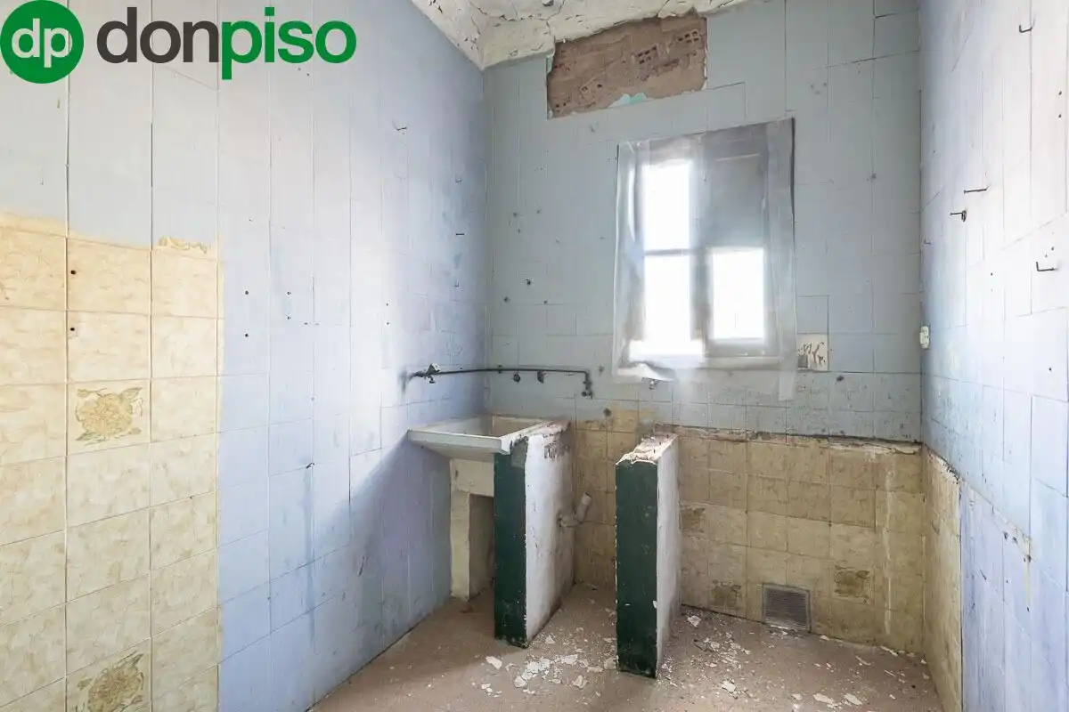 Bathroom of Houses for sale in Granada  with Terrace and Balcony