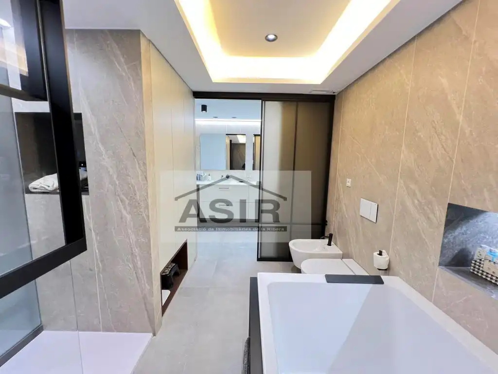 Bathroom of Houses for sale in Algemesí  with Air Conditioner and Swimming Pool