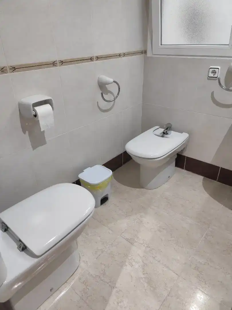 Baño de Piso de alquiler en Benicarló con Aire acondicionado, Amueblado y Horno