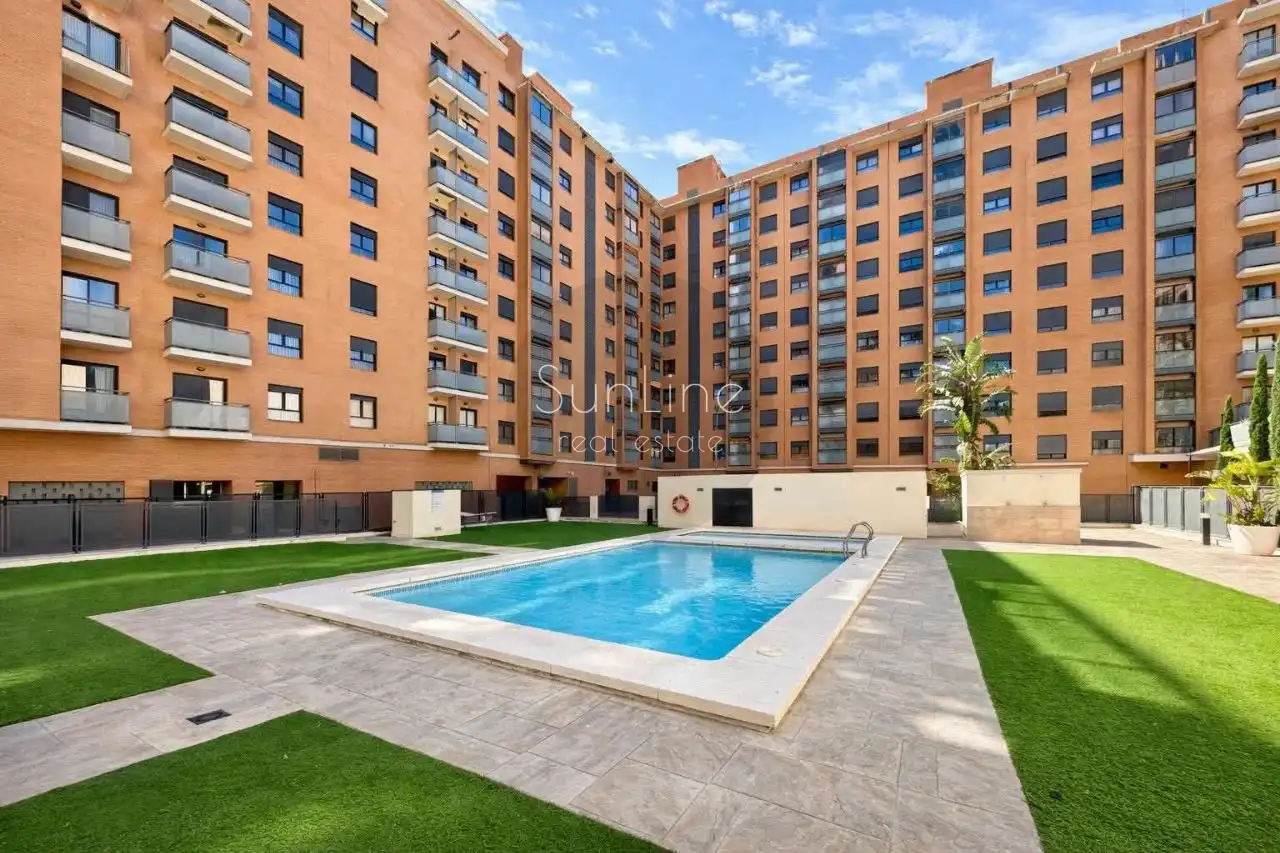 Piscina de Piso de alquiler en  Valencia Capital con Aire acondicionado, Terraza y Trastero