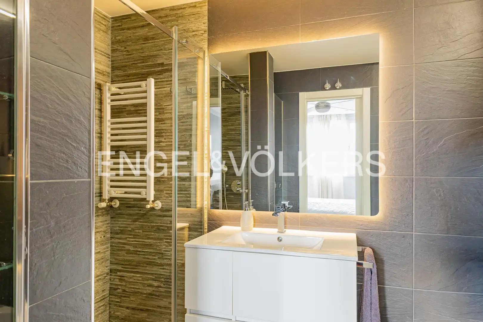 Bathroom of Flat for sale in Madrid  with Air Conditioner, Heating and Furnished