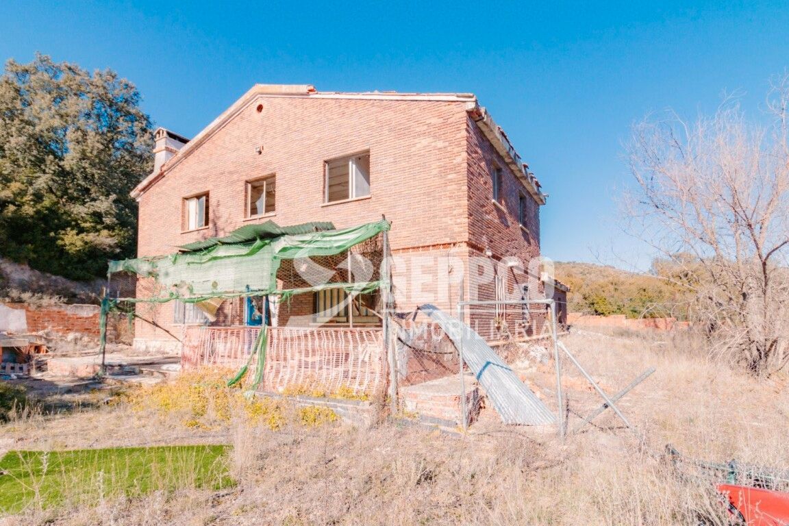 Vista exterior de Casa o chalet en venta en Escariche con Piscina
