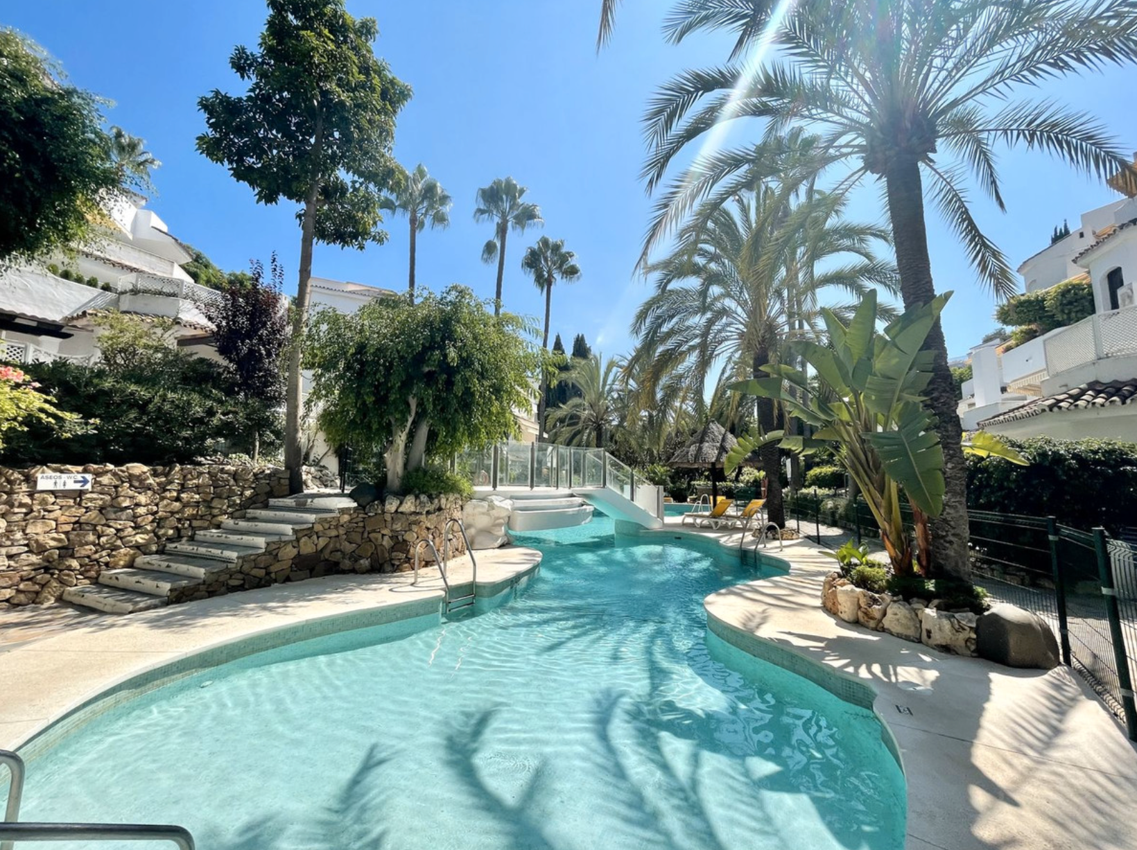 Piscina de Àtic en venda en Marbella amb Aire condicionat, Terrassa i Moblat