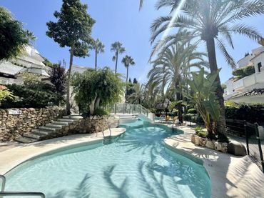 Penthouse with balcony for sale in Elviria - Cabopino