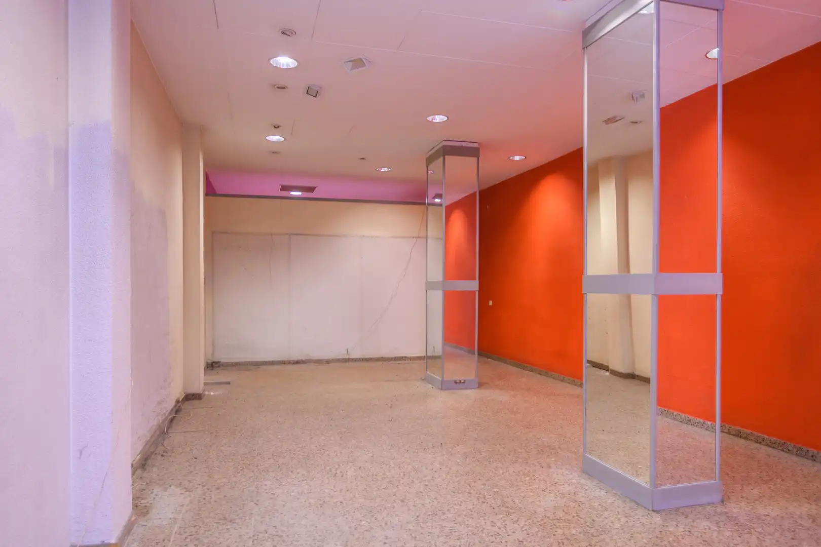 Business premises for sale in Carrer de Lepant, imagen 3