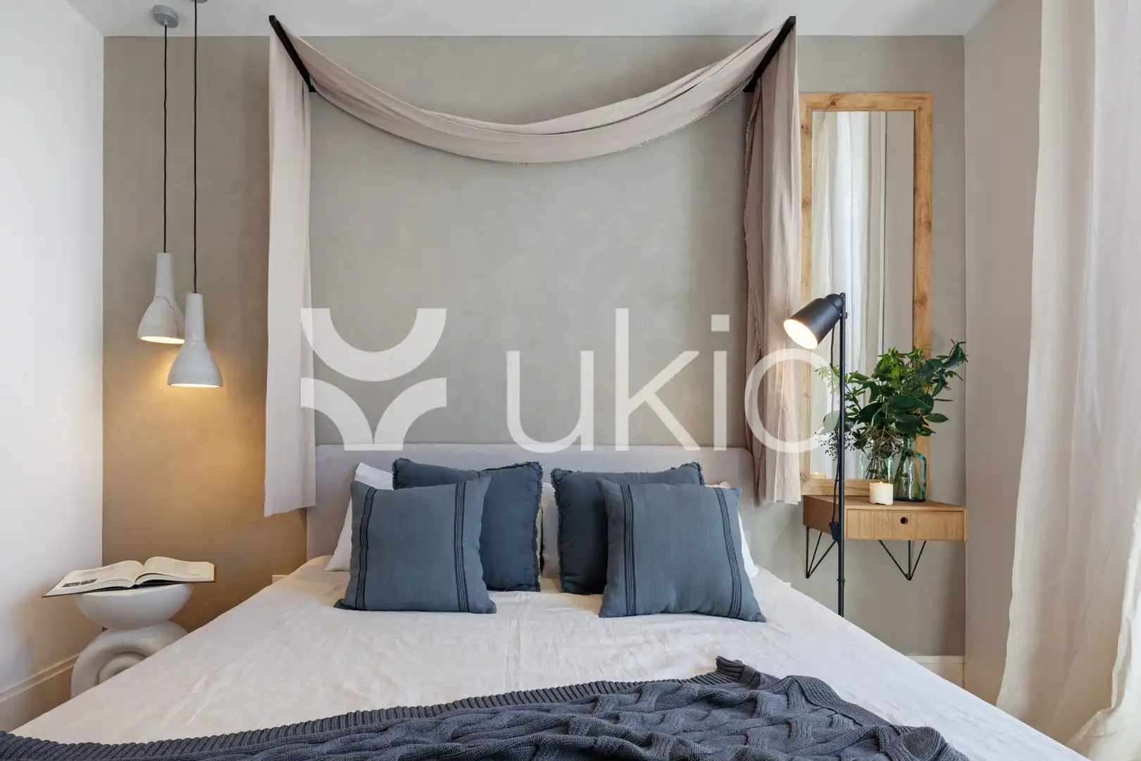 Habitación de Apartamento de alquiler en Madrid con Aire acondicionado, Calefacción y Amueblado