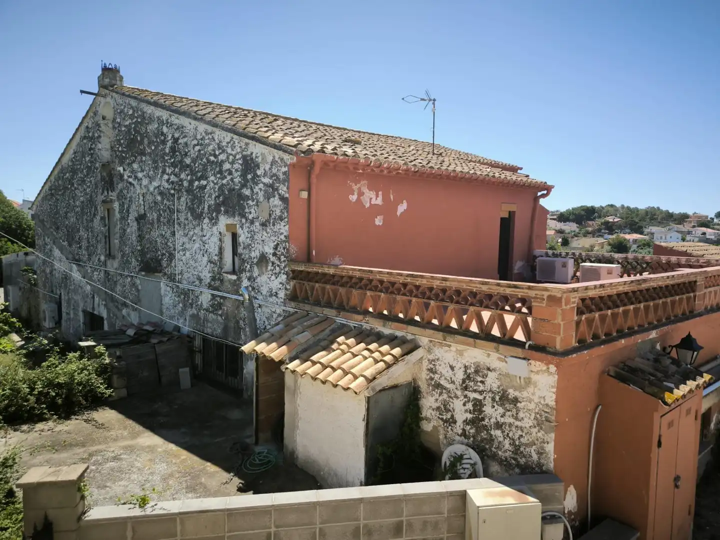 Vista exterior de Finca rústica en venda en El Vendrell amb Aire condicionat, Jardí privat i Terrassa