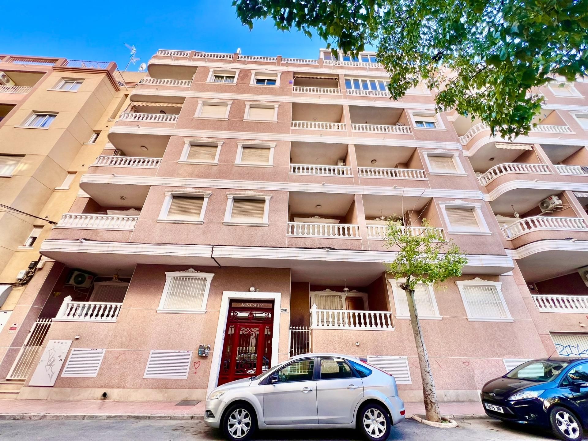 Vista exterior de Apartament en venda en Torrevieja amb Aire condicionat, Terrassa i Traster