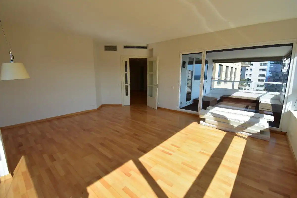 Wohnung zur Miete in Barcelona mit Klimaanlage, Heizung und Privatgarten