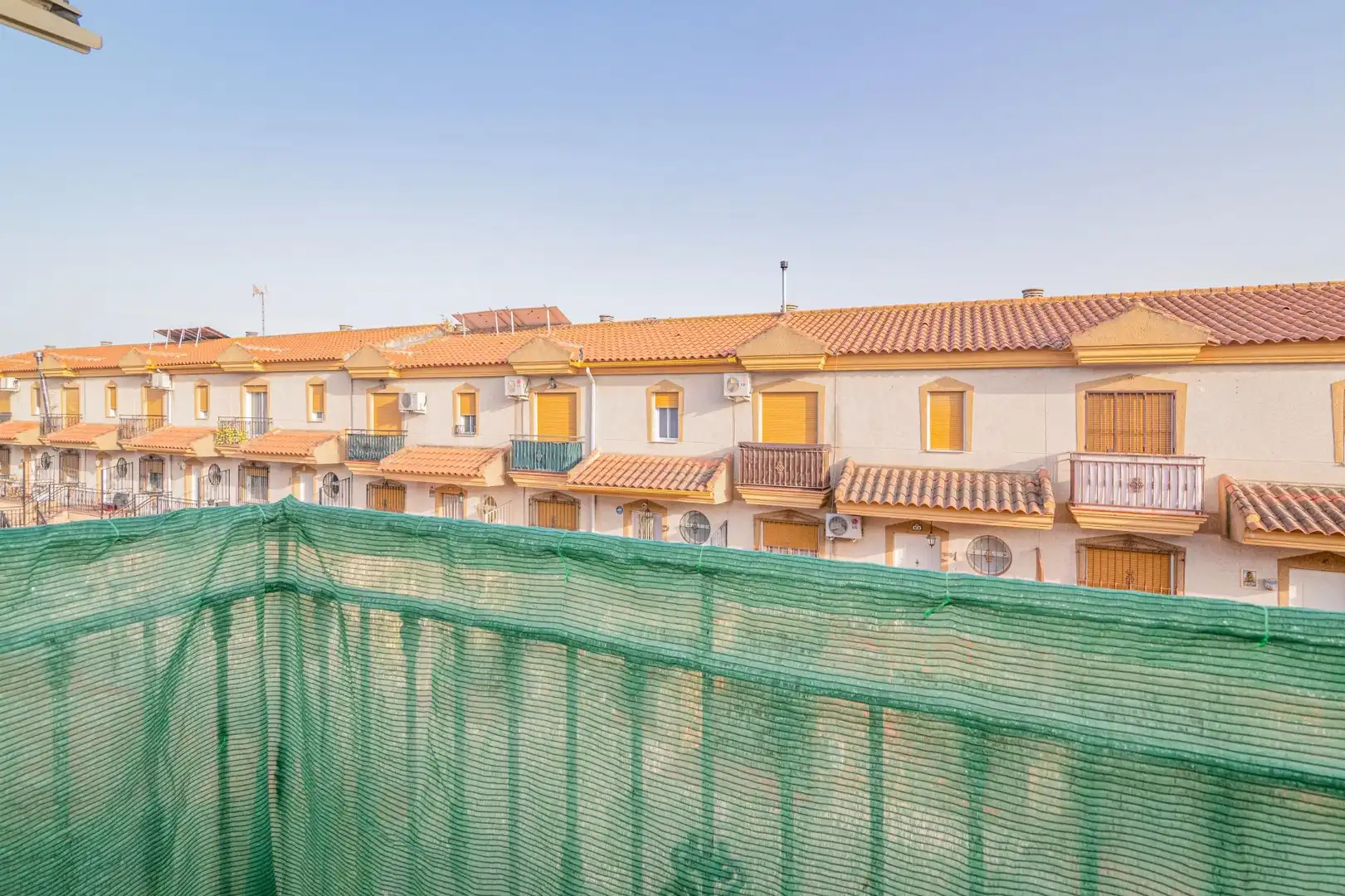 Vista exterior de Casa adosada en venda en Cijuela amb Aire condicionat, Traster i Piscina