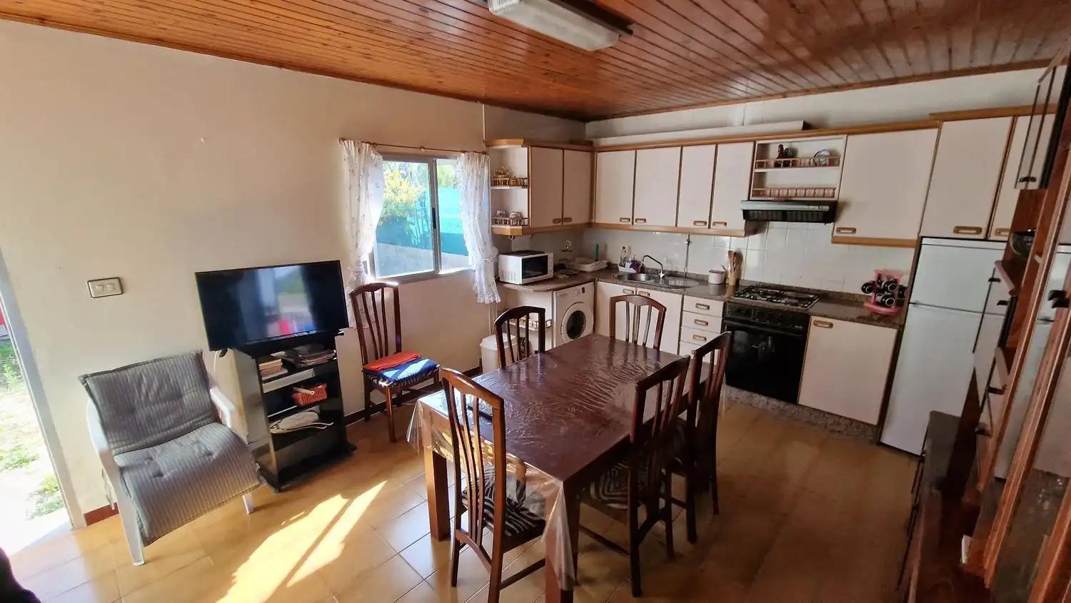 Cuina de Casa o xalet en venda en Carballo amb Jardí privat, Terrassa i Traster