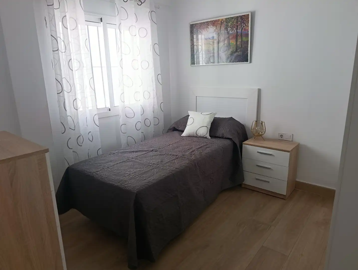 Habitación de Piso de alquiler en Dos Hermanas con Aire acondicionado, Trastero y Amueblado