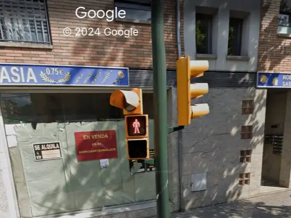 Business premises to rent in Av girona 10