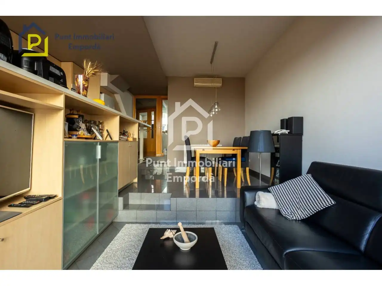 Living room of Houses for sale in Figueres  with Air Conditioner, Heating and Private garden