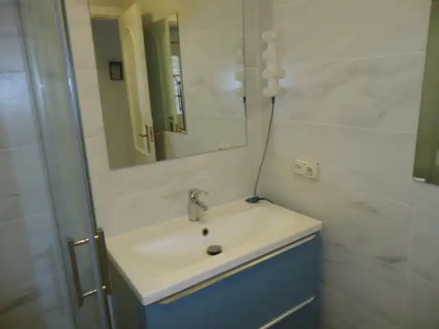 Baño de Dúplex de alquiler en Granada con Calefacción, Terraza y Amueblado