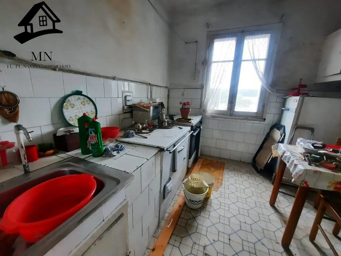 Cuina de Casa o xalet en venda en Torrelavega  amb Jardí privat