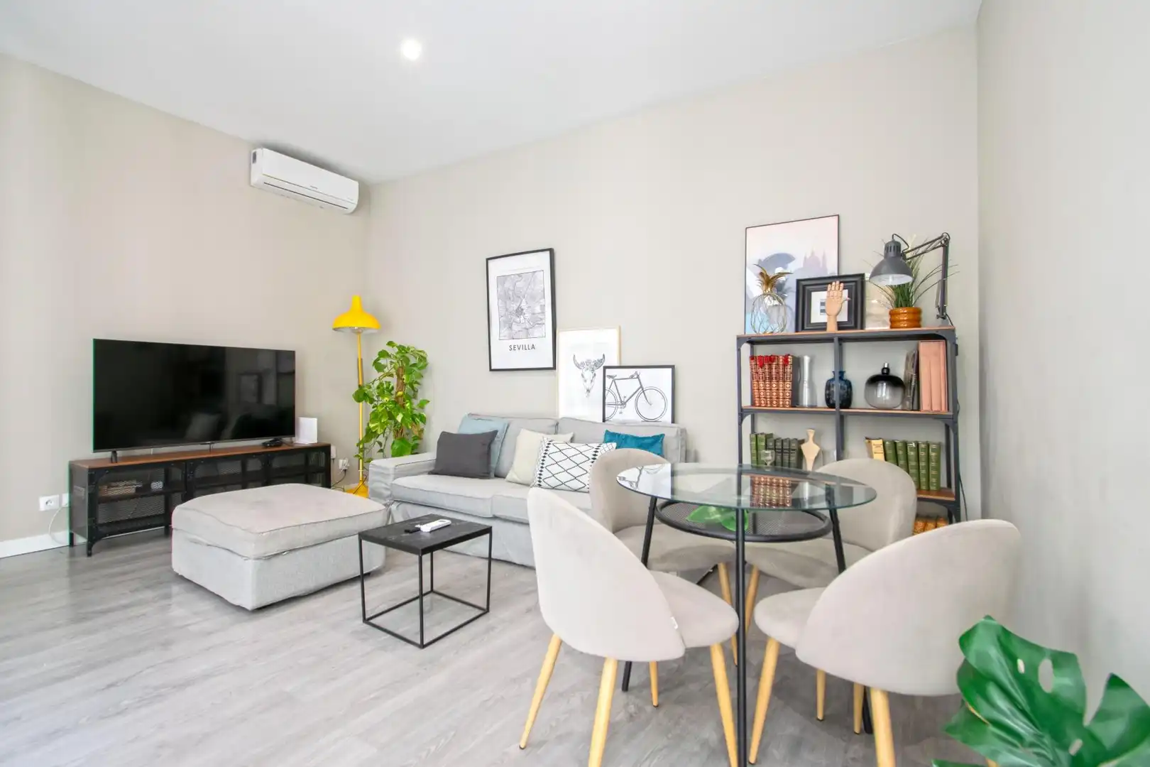 Flat for sale in Sevilla, Sevilla