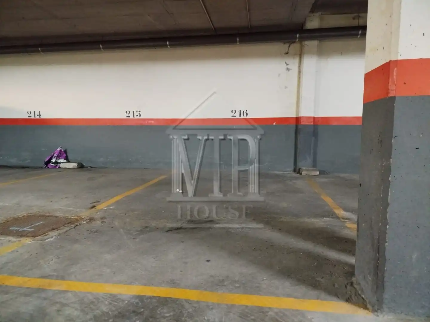 Parking of Flat for sale in Badalona  with Air Conditioner, Heating and Furnished
