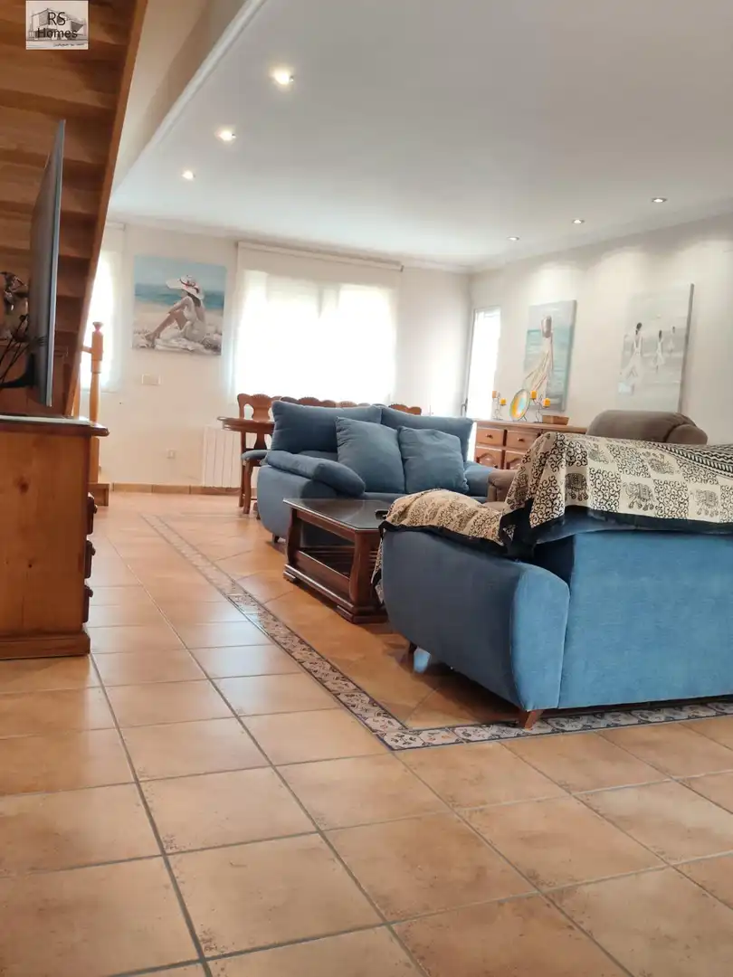 Sala de estar de Ático en venta en La Pobla de Vallbona con Aire acondicionado, Terraza y Balcón