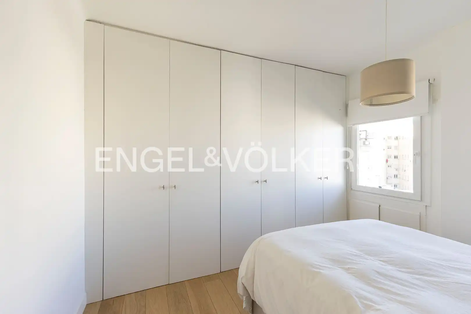 Schlafzimmer von Dachboden zur Miete in Madrid mit Klimaanlage, Heizung und Terrasse