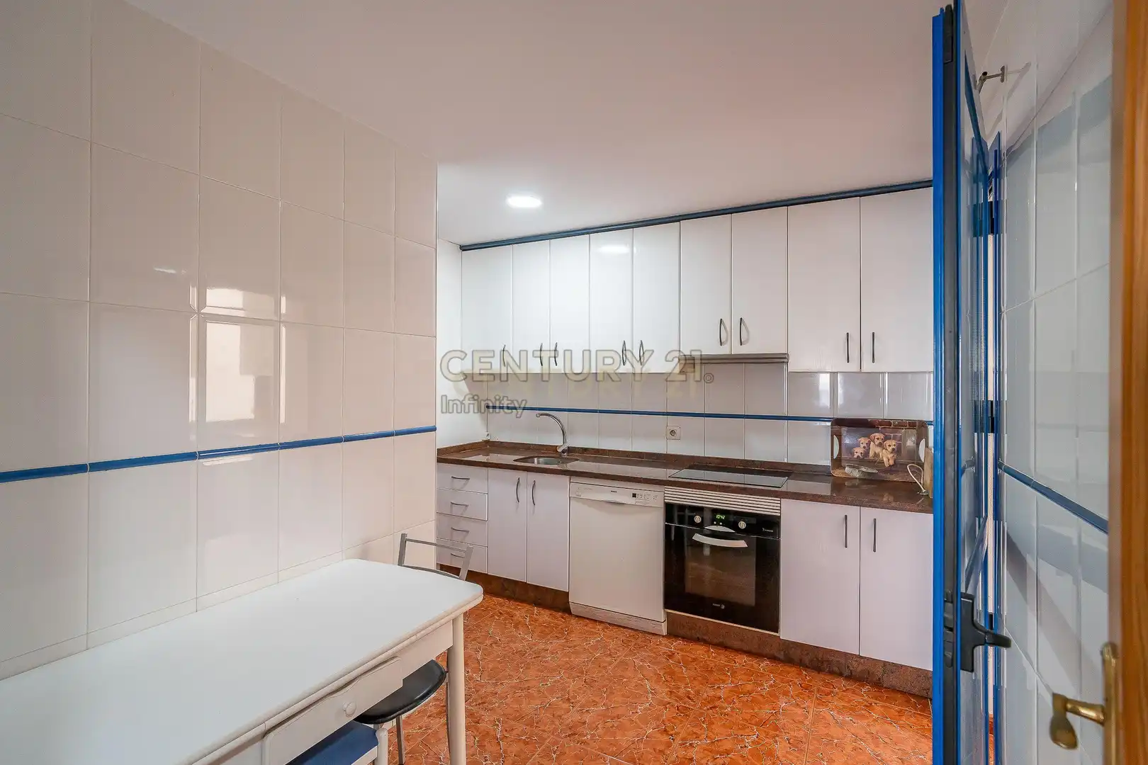 Cocina de Apartamento en venta en Estepona con Jardín privado, Horno y Piscina comunitaria