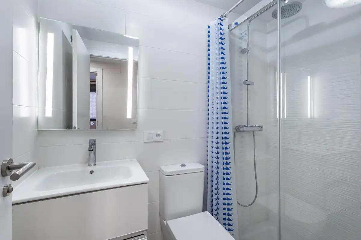 Bathroom of Flat for sale in Granada  with Heating, Terrace and Storage room