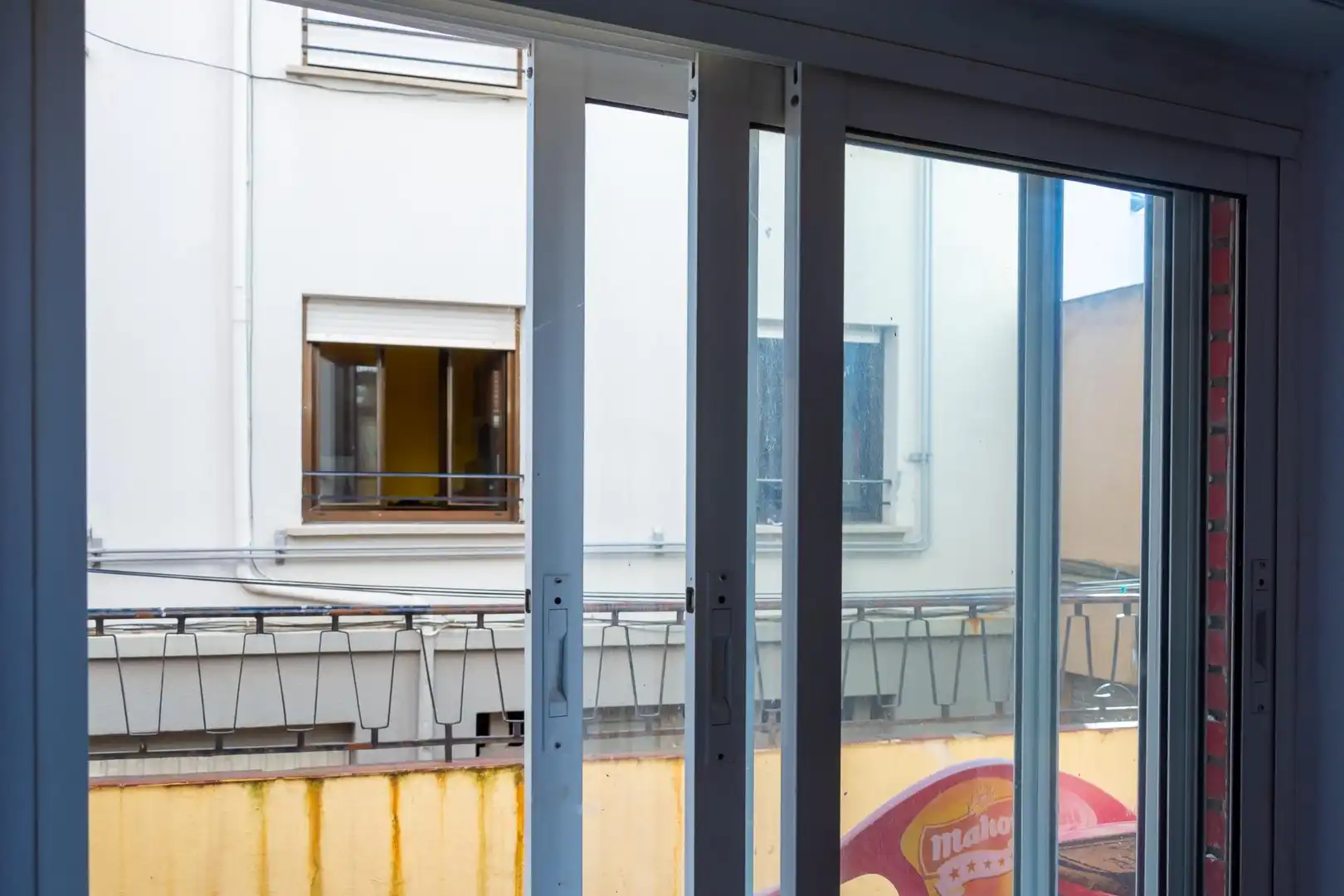 Außenansicht von Wohnung zum Verkauf in León Capital  mit Heizung und Abstellraum