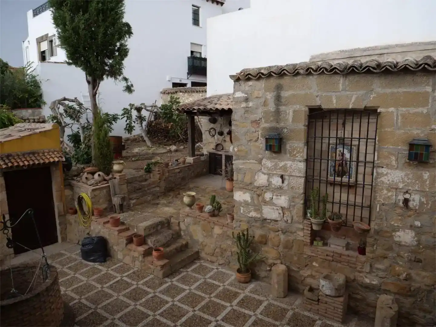 Garten von Wohnung zur Miete in Baeza mit Privatgarten, Abstellraum und Möbliert