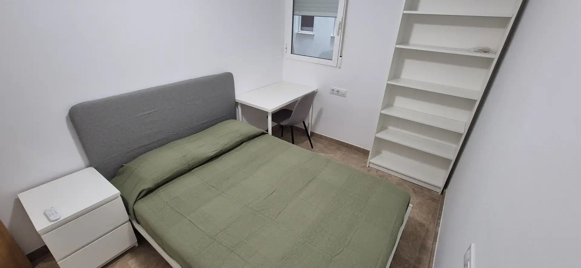 Habitación de Piso de alquiler en Valencia con Aire acondicionado, Terraza y Amueblado