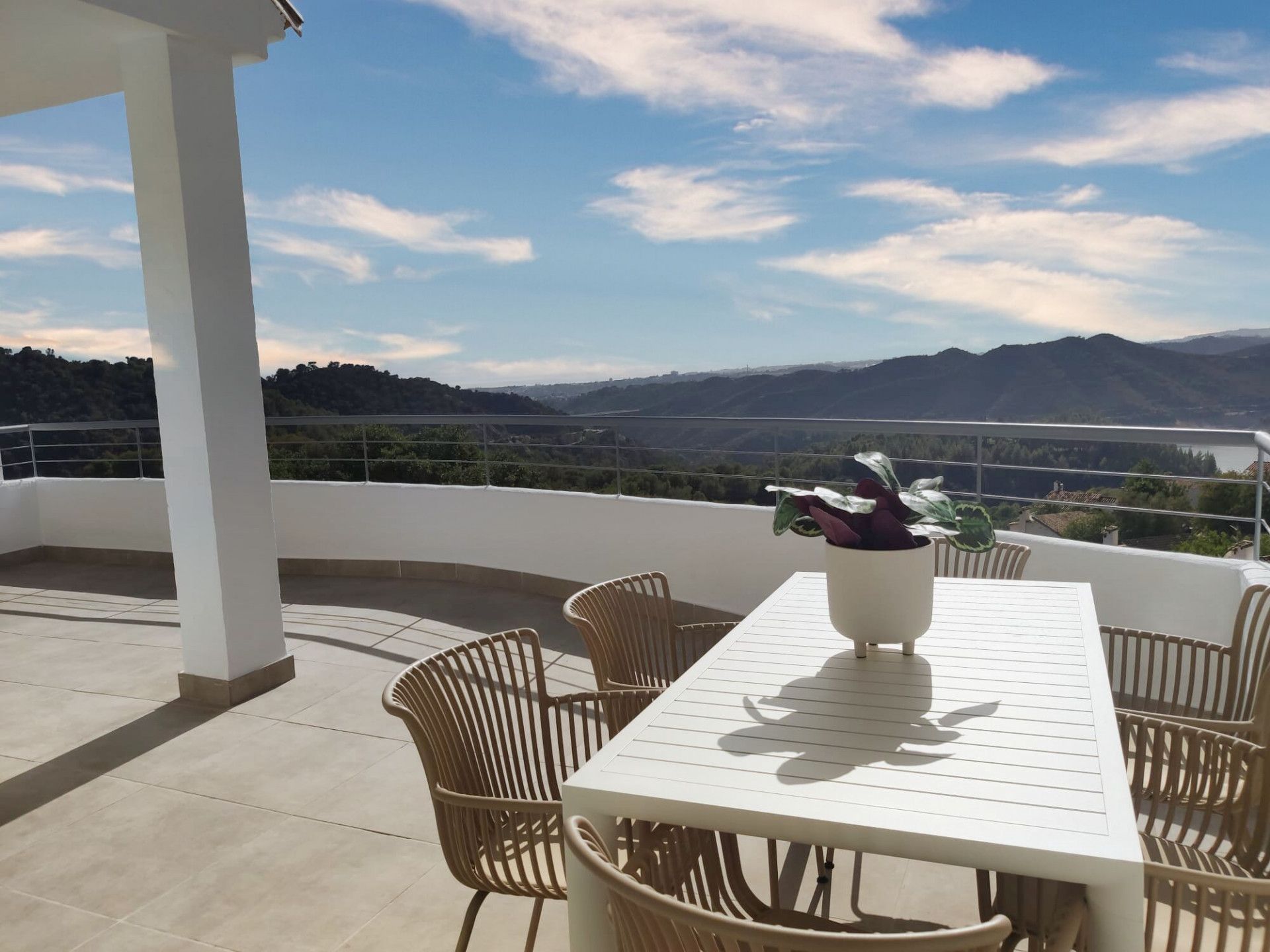 Terraza de Apartamento en venta en Istán con Aire acondicionado, Terraza y Piscina