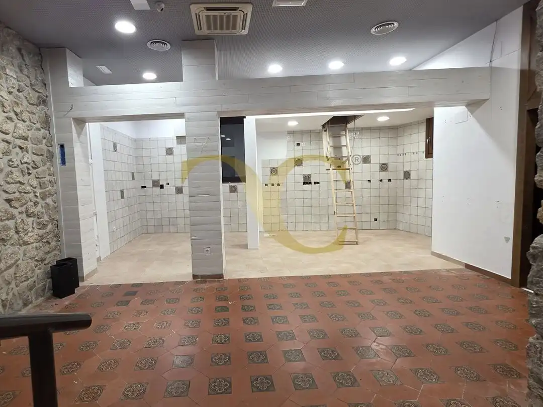 Commercial properties for rent in Llanes  with Air Conditioner