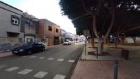 Vista exterior de Casa o xalet en venda en Roquetas de Mar amb Terrassa