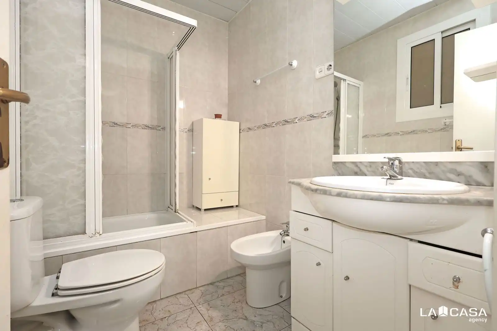 Baño de Piso en venta en Esplugues de Llobregat con Calefacción y Balcón