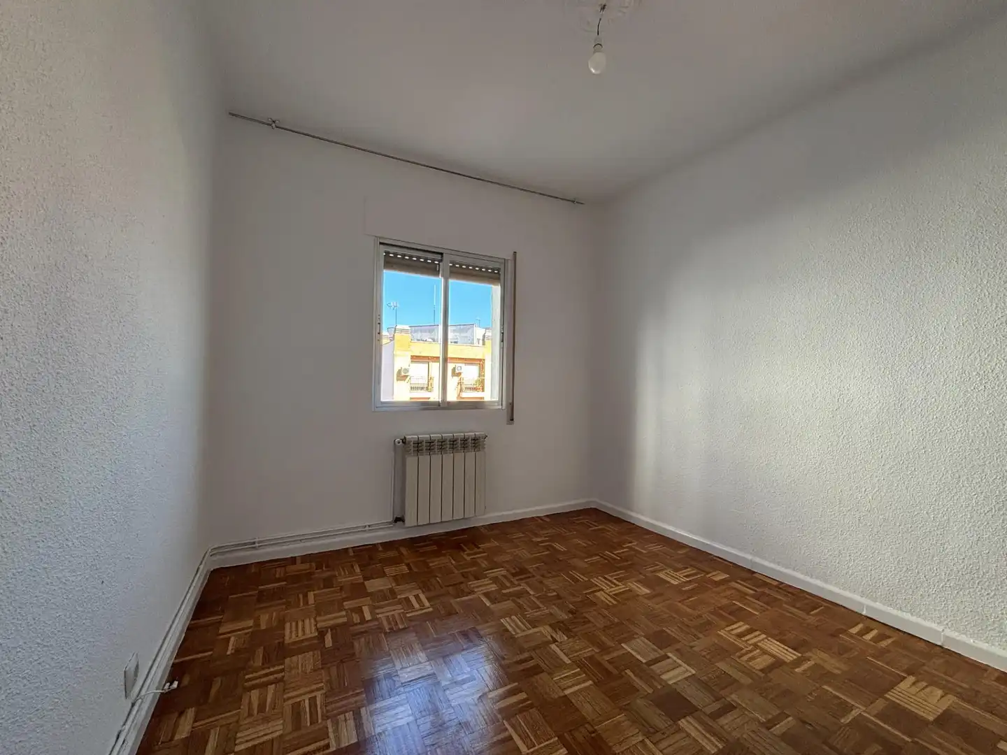 Bedroom of Flat for rent in Madrid  with Heating, Terrace and Alarm