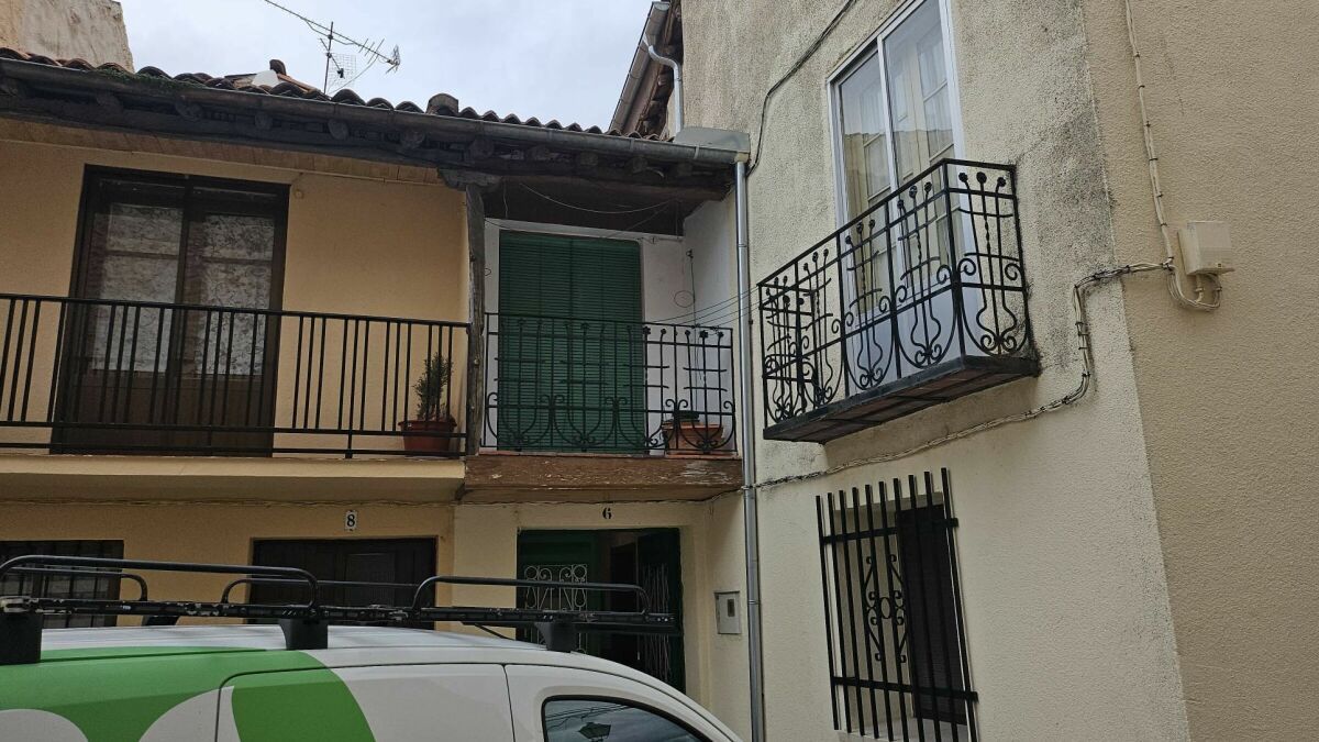 Exterior view of House or chalet for sale in Turégano  with Terrace and Balcony
